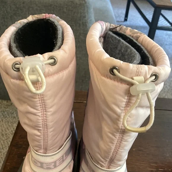 Sorel waterproof Cub boots size 7 - Picture 6 of 11